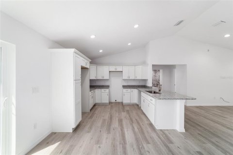 Casa en venta en Silver Springs Shores, Florida, 4 dormitorios, 159.33 m2 № 2097428 - foto 23