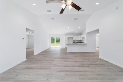 Casa en venta en Silver Springs Shores, Florida, 4 dormitorios, 159.33 m2 № 2097428 - foto 13