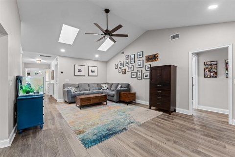 Casa en venta en Apopka, Florida, 4 dormitorios, 269.42 m2 № 2422758 - foto 19