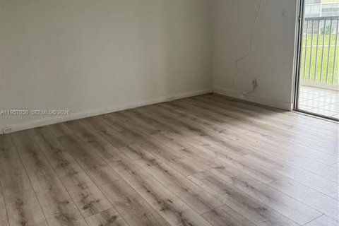 Copropriété à vendre à Pembroke Pines, Floride: 1 chambre, 63.64 m2 № 2011351 - photo 19