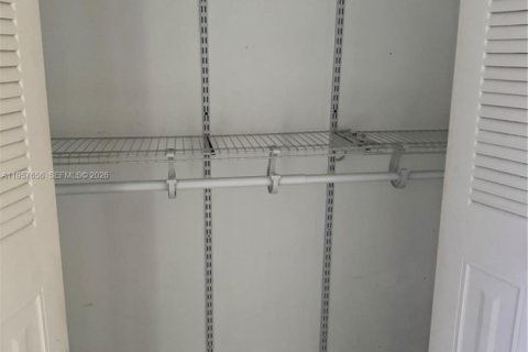 Copropriété à vendre à Pembroke Pines, Floride: 1 chambre, 63.64 m2 № 2011351 - photo 17