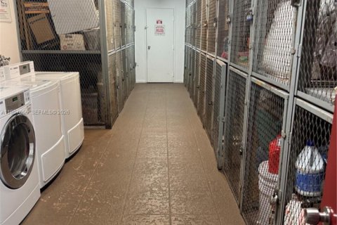 Copropriété à vendre à Pembroke Pines, Floride: 1 chambre, 63.64 m2 № 2011351 - photo 27