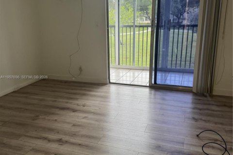 Copropriété à vendre à Pembroke Pines, Floride: 1 chambre, 63.64 m2 № 2011351 - photo 15