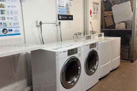 Copropriété à vendre à Pembroke Pines, Floride: 1 chambre, 63.64 m2 № 2011351 - photo 26