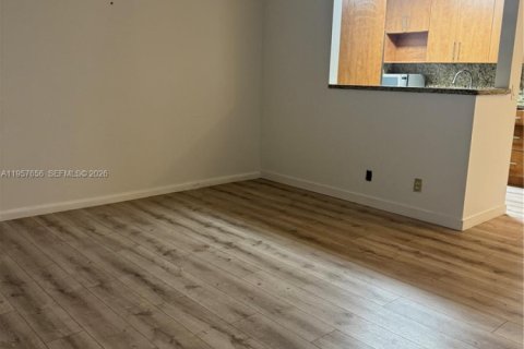 Copropriété à vendre à Pembroke Pines, Floride: 1 chambre, 63.64 m2 № 2011351 - photo 6