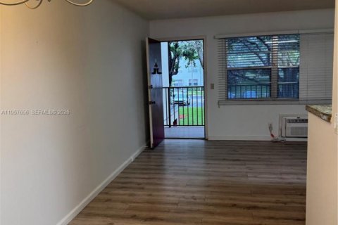 Copropriété à vendre à Pembroke Pines, Floride: 1 chambre, 63.64 m2 № 2011351 - photo 10