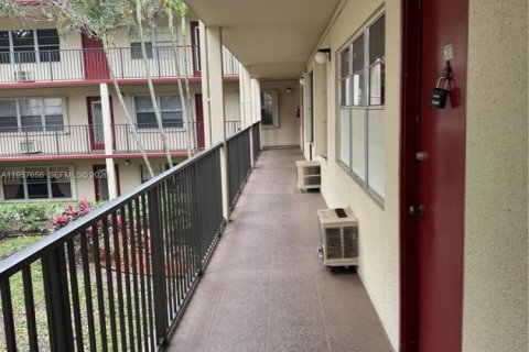 Copropriété à vendre à Pembroke Pines, Floride: 1 chambre, 63.64 m2 № 2011351 - photo 29