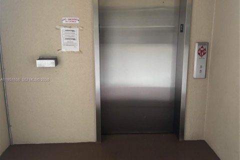 Copropriété à vendre à Pembroke Pines, Floride: 1 chambre, 63.64 m2 № 2011351 - photo 28