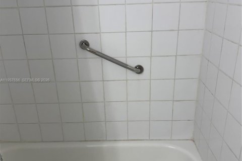 Copropriété à vendre à Pembroke Pines, Floride: 1 chambre, 63.64 m2 № 2011351 - photo 13