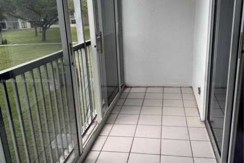Copropriété à vendre à Pembroke Pines, Floride: 1 chambre, 63.64 m2 № 2011351 - photo 16