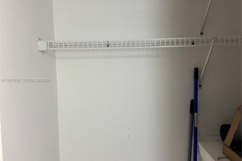 Copropriété à vendre à Pembroke Pines, Floride: 1 chambre, 63.64 m2 № 2011351 - photo 23