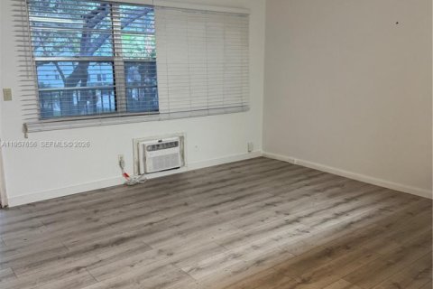 Copropriété à vendre à Pembroke Pines, Floride: 1 chambre, 63.64 m2 № 2011351 - photo 7