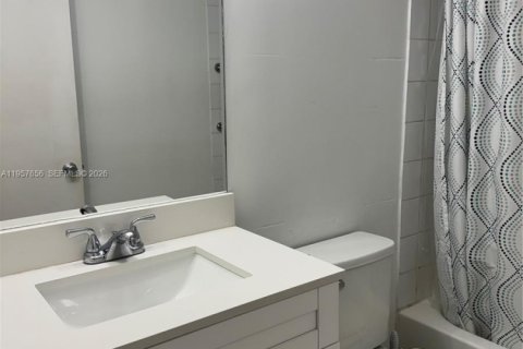 Copropriété à vendre à Pembroke Pines, Floride: 1 chambre, 63.64 m2 № 2011351 - photo 11