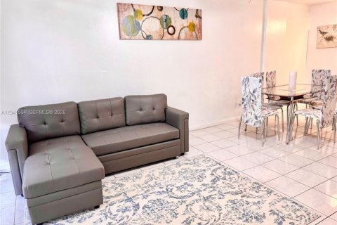 Condo in Sunny Isles Beach, Florida, 1 bedroom  № 1998890