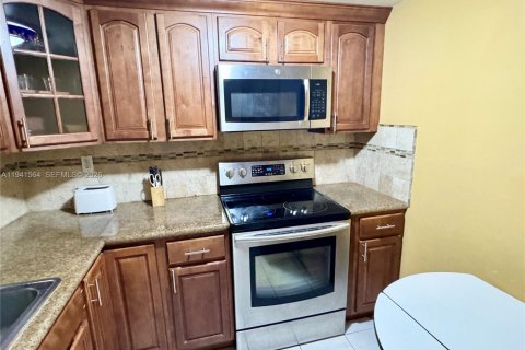 Condo in Sunny Isles Beach, Florida, 1 bedroom  № 1998890 - photo 9