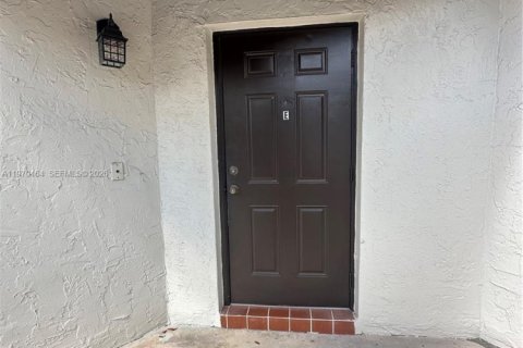 Condominio en venta en Miami, Florida, 2 dormitorios, 87.33 m2 № 2031931 - foto 2