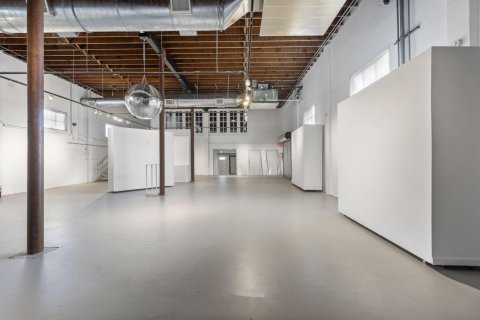Commercial property in West Palm Beach, Florida № 2187315 - photo 18