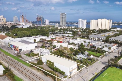 Propiedad comercial en West Palm Beach, Florida № 2187315