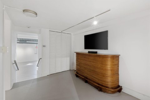 Commercial property in West Palm Beach, Florida № 2187315 - photo 15