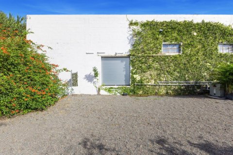 Commercial property in West Palm Beach, Florida № 2187315 - photo 3