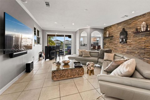 House in Doral, Florida 4 bedrooms, 225.66 sq.m. № 1967600 - photo 19
