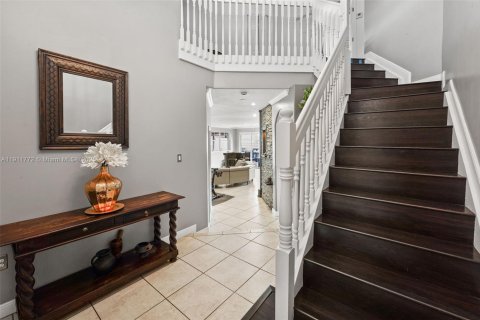 House in Doral, Florida 4 bedrooms, 225.66 sq.m. № 1967600 - photo 11