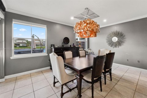 House in Doral, Florida 4 bedrooms, 225.66 sq.m. № 1967600 - photo 20