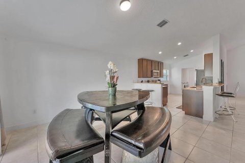 Villa ou maison à vendre à St. Lucie, Floride: 4 chambres, 164.81 m2 № 2414680 - photo 16