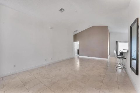 Villa ou maison à vendre à St. Lucie, Floride: 4 chambres, 164.81 m2 № 2414680 - photo 19