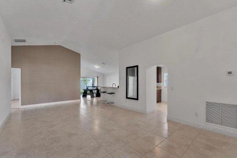 Villa ou maison à vendre à St. Lucie, Floride: 4 chambres, 164.81 m2 № 2414680 - photo 21