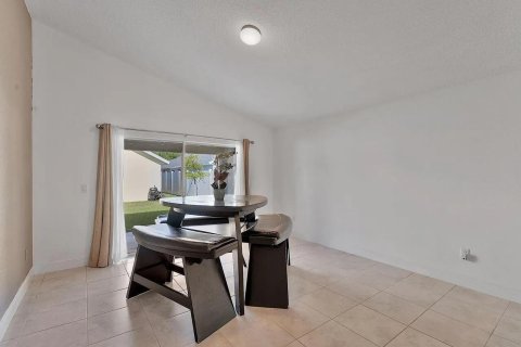 Villa ou maison à vendre à St. Lucie, Floride: 4 chambres, 164.81 m2 № 2414680 - photo 17