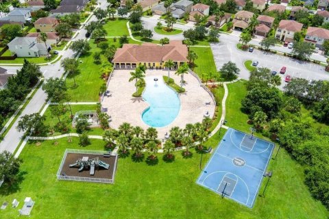 Villa ou maison à vendre à St. Lucie, Floride: 4 chambres, 164.81 m2 № 2414680 - photo 28