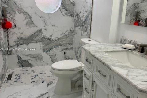 House in Miami, Florida 3 bedrooms, 162.02 sq.m. № 1739795 - photo 7