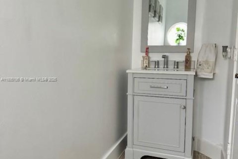 House in Miami, Florida 3 bedrooms, 162.02 sq.m. № 1739795 - photo 8