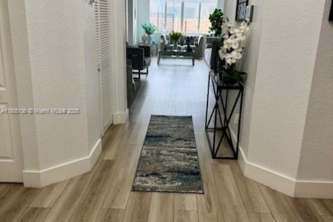 House in Miami, Florida 3 bedrooms, 162.02 sq.m. № 1739795 - photo 9