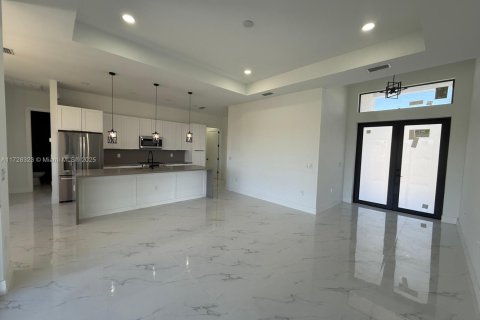 Villa ou maison à vendre à Cape Coral, Floride: 4 chambres, 161.19 m2 № 1709315 - photo 11