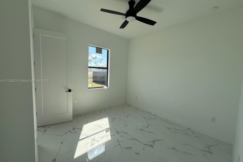 Villa ou maison à vendre à Cape Coral, Floride: 4 chambres, 161.19 m2 № 1709315 - photo 18