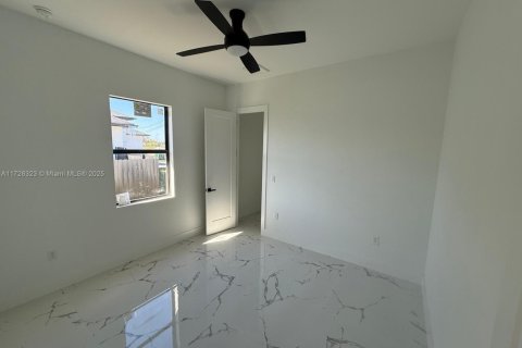 Villa ou maison à vendre à Cape Coral, Floride: 4 chambres, 161.19 m2 № 1709315 - photo 13