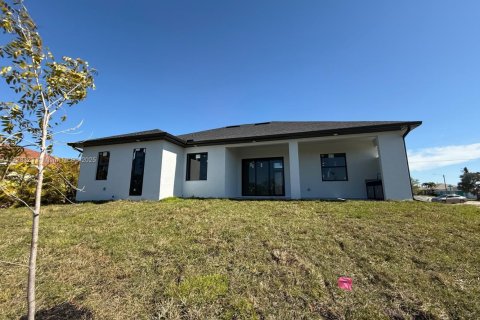 Villa ou maison à vendre à Cape Coral, Floride: 4 chambres, 161.19 m2 № 1709315 - photo 29