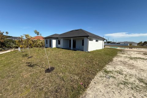 Villa ou maison à vendre à Cape Coral, Floride: 4 chambres, 161.19 m2 № 1709315 - photo 28