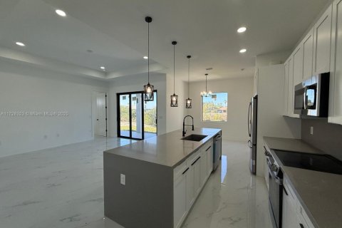 Villa ou maison à vendre à Cape Coral, Floride: 4 chambres, 161.19 m2 № 1709315 - photo 9
