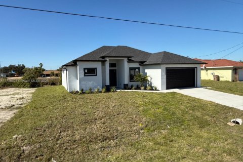 Villa ou maison à vendre à Cape Coral, Floride: 4 chambres, 161.19 m2 № 1709315 - photo 6