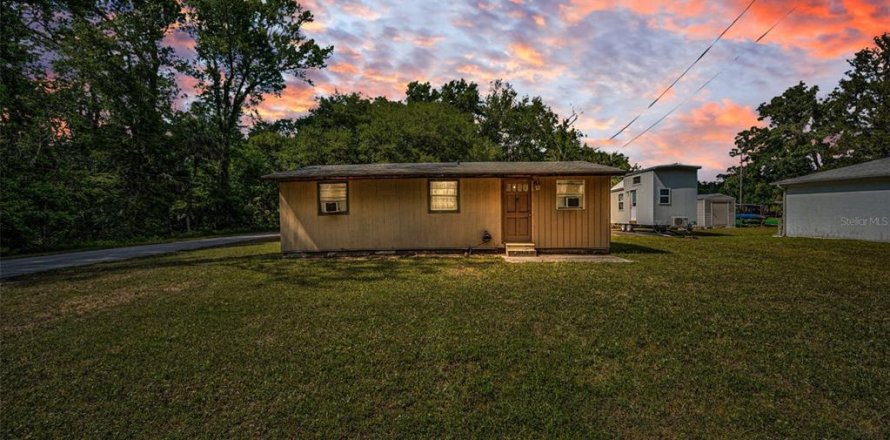 House in Weeki Wachee, Florida 2 bedrooms, 85.47 sq.m. № 1661973