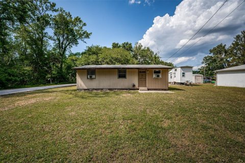 House in Weeki Wachee, Florida 2 bedrooms, 85.47 sq.m. № 1661973 - photo 2