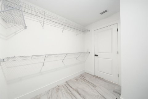 House in Sebring, Florida 4 bedrooms, 154.68 sq.m. № 2431570 - photo 25