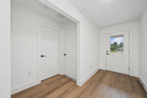 House in Sebring, Florida 4 bedrooms, 154.68 sq.m. № 2431570 - photo 6