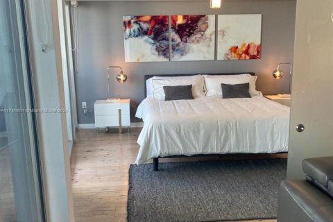 Condominio en venta en Miami, Florida, 1 dormitorio, 73.39 m2 № 1741803 - foto 10