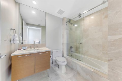 Condo in Sunny Isles Beach, Florida, 4 bedrooms  № 1700552 - photo 17