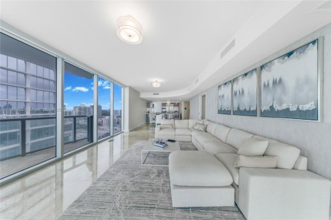 Condo in Sunny Isles Beach, Florida, 4 bedrooms  № 1700552 - photo 8