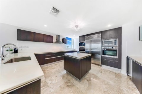 Condo in Sunny Isles Beach, Florida, 4 bedrooms  № 1700552 - photo 10